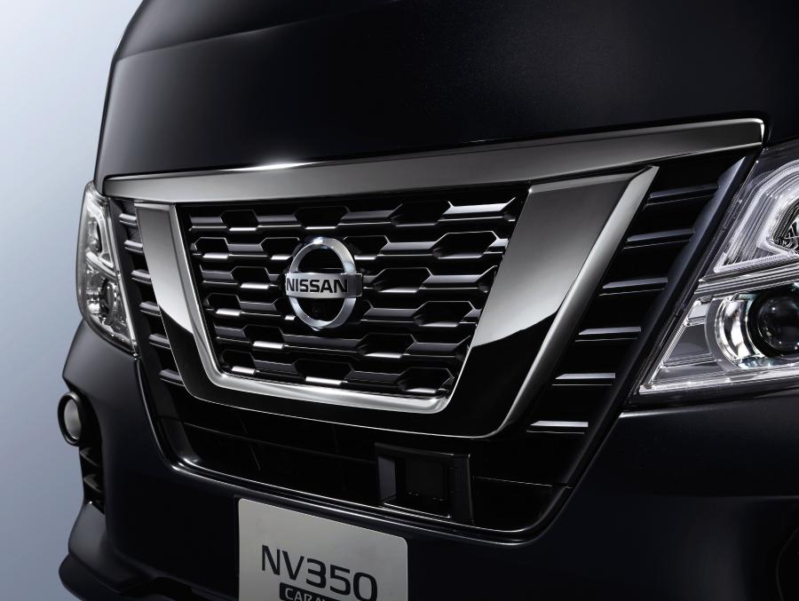 Детали экстерьера Nissan NV350 Caravan Premium GX Urban Chrome (E26) 2019 года  (фото 11 из 12)